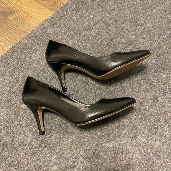 NWOT black pumps - Picture 2 of 4